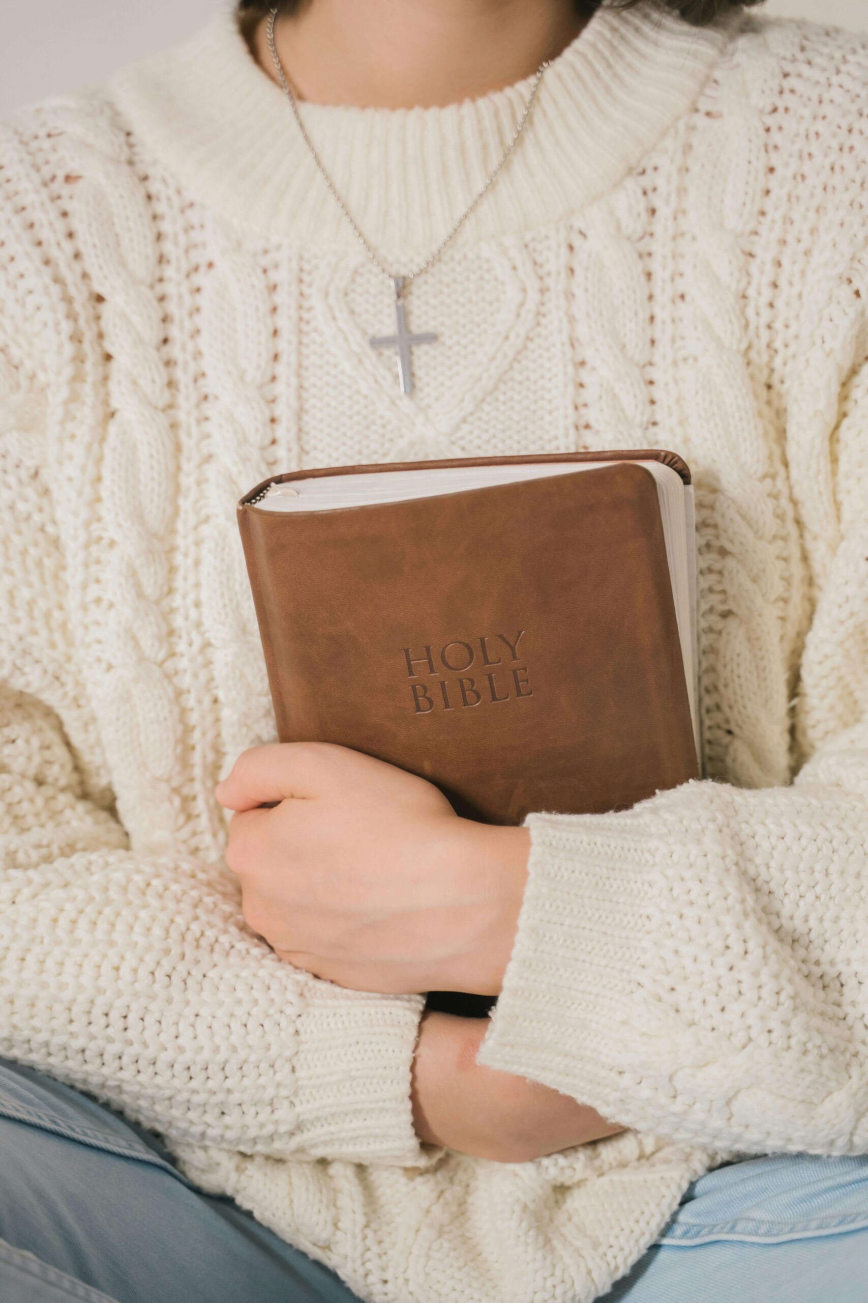 Holding_Bible_)Image